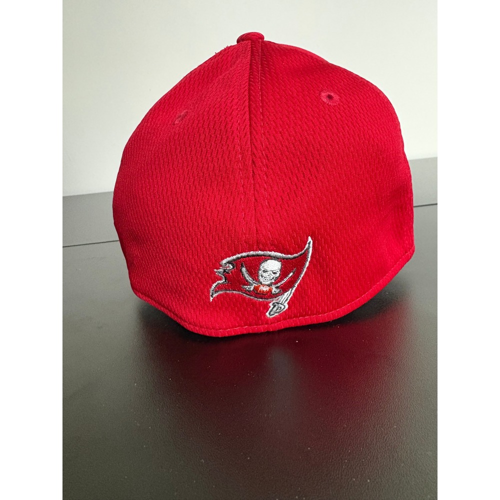 New Era 39THIRTY Tampa Bay Buccaneers Hat Red NFL Stretch Fit Cap Medium Large